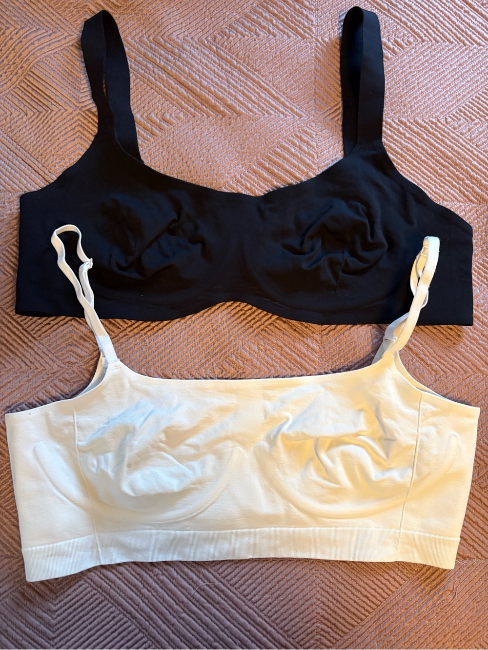 2 Free People Intimately bonded Seamless Bralettes Size XL black and white
